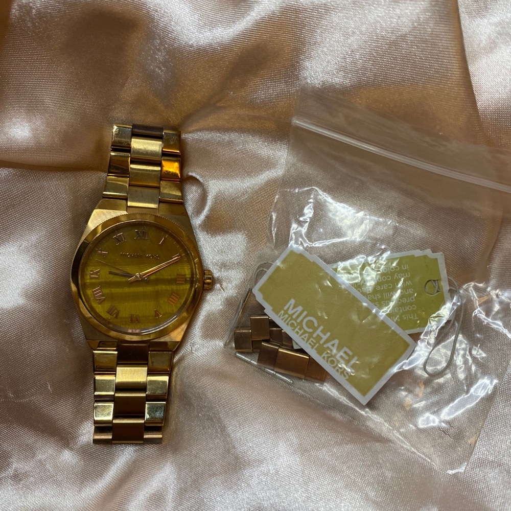 Michael Kors Rose gold watch.